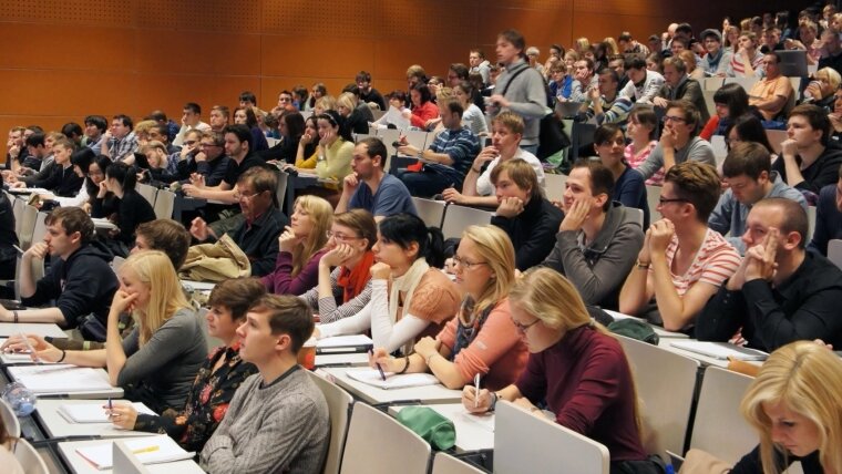 Studierende im Hörsaal