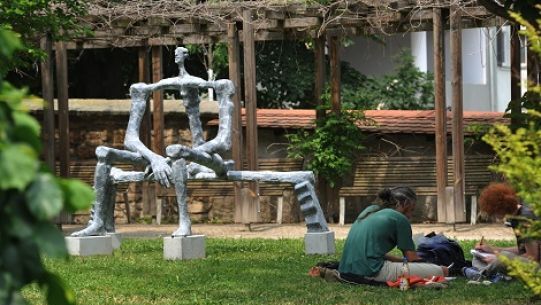 Harlekin im Frommanschen Garten (FrommanscherSkulpturenGarten 2012)