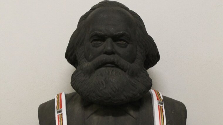 Marx Büste im Depot