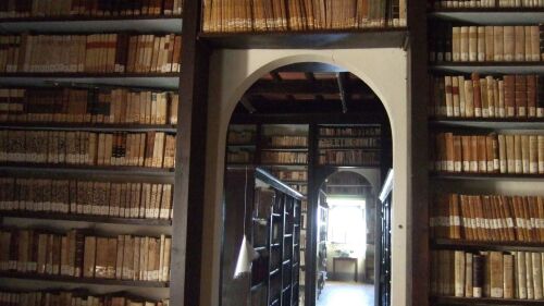 In der Bibliothek der Basilica dell'Osservanza (Siena).