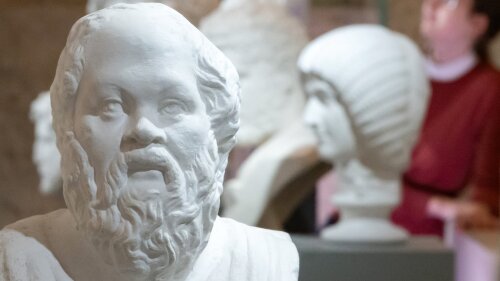 Dieser Abguss zeigt das Porträt des griechischen Philosophen Sokrates